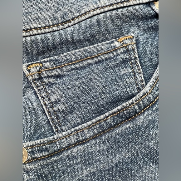 Levi's Sculpt Hypersoft Women's Classic Bermuda Shorts Mid Rise Size 20W - NWT - Picture 9 of 13